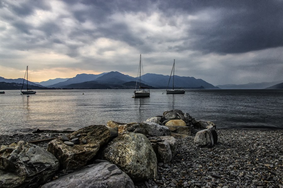 Di Prima Ezio - Un'isola tra le Alpi.jpg